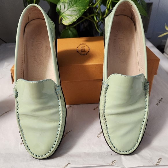 Gently worn Tod's women's flats - Picture 1 of 5